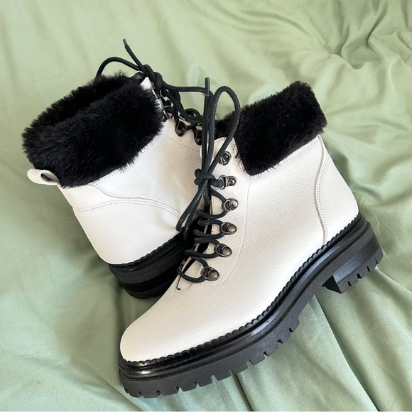 🩷M. GEMI WHITE LEATHER BLACK FUR WINTER LACE UP TRENDING ANKLE BOOTS SIZE 9 - Picture 3 of 14